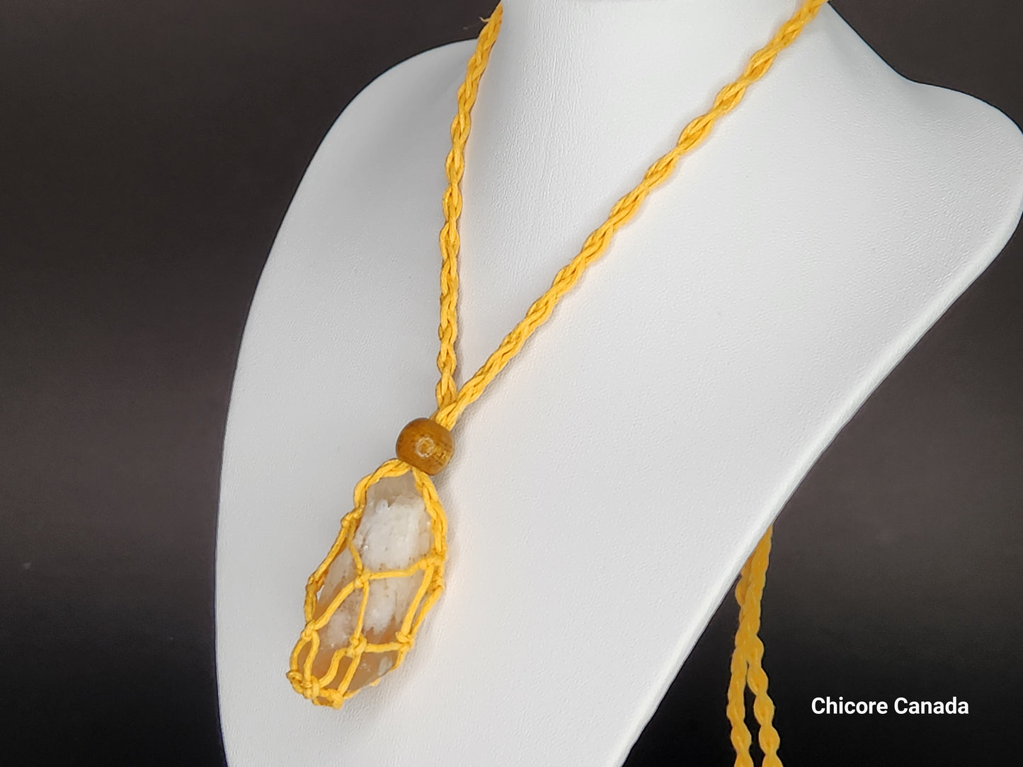 Pendentif unisexe en citrine brute brésilienne dans une cage en corde avec collier réglable