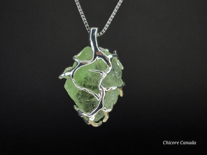 Sophisticated Handmade Natural Raw Green Fluorite Pendant Necklace – Exquisite Artisan Design