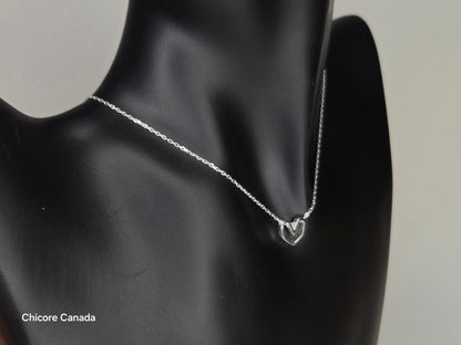 Pendentif exquis en forme de cœur en argent avec chaîne réglable – une touche délicate de sophistication