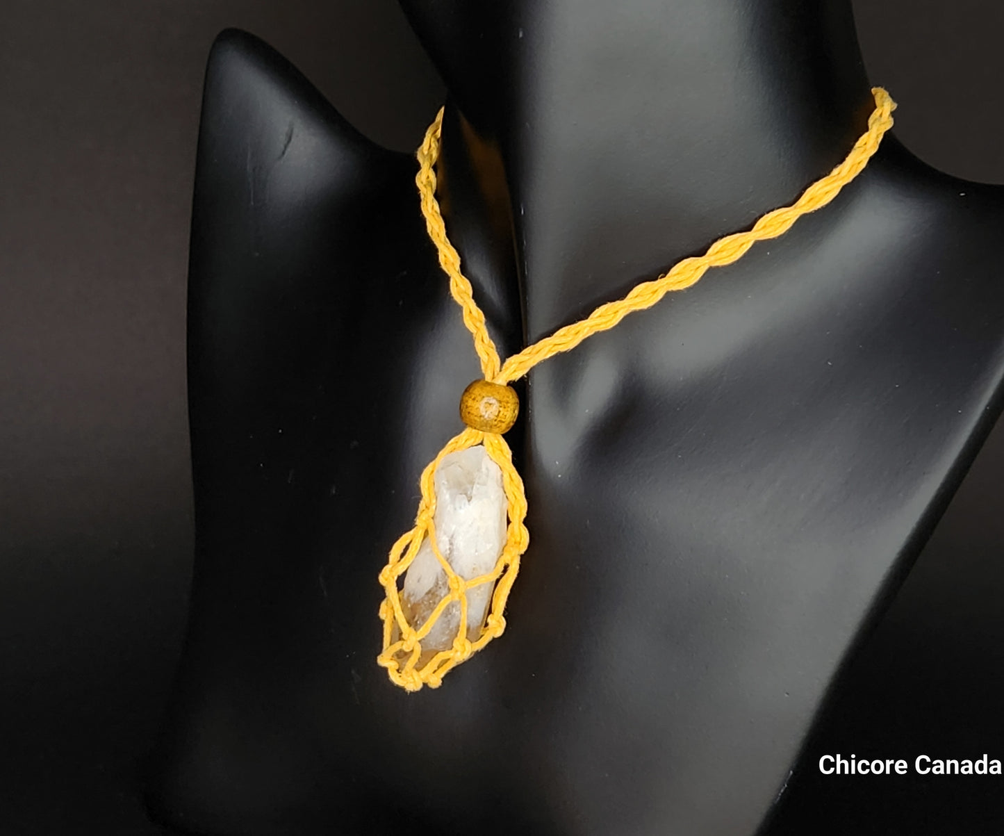 Pendentif unisexe en citrine brute brésilienne dans une cage en corde avec collier réglable