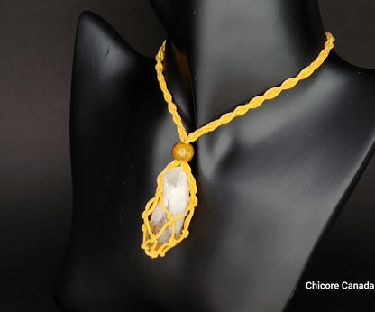 Pendentif unisexe en citrine brute brésilienne dans une cage en corde avec collier réglable