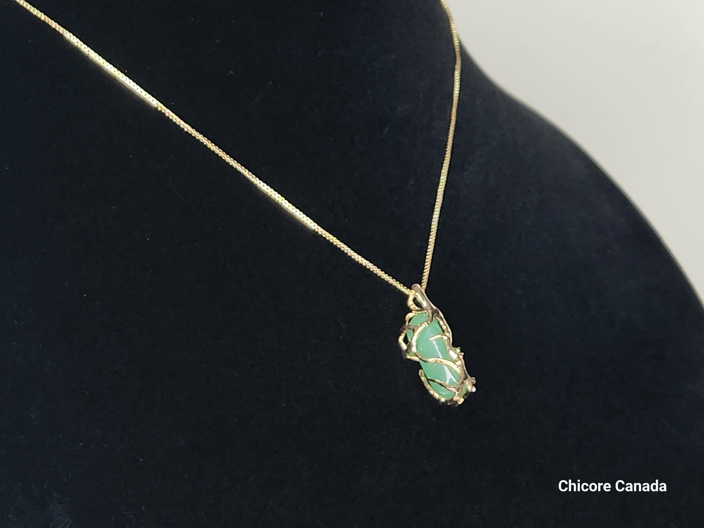 Pendentif en jade naturel fait main élégant avec collier réglable – Sophistication intemporelle