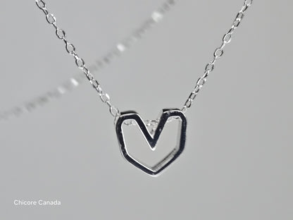 Pendentif exquis en forme de cœur en argent avec chaîne réglable – une touche délicate de sophistication
