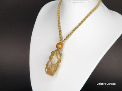 Collier Boho en citrine brésilienne brute fait main dans une élégante cage en corde à longueur réglable