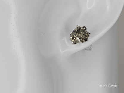 Boucles d'oreilles à tige en argent sterling 925 avec pyrite brute faites à la main dans une teinte luxueuse