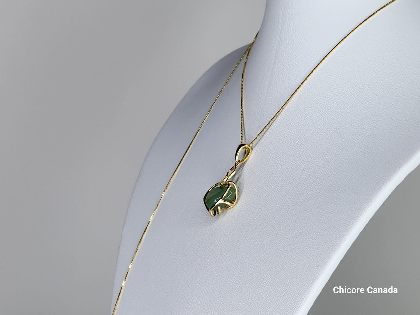 Pendentif délicat en argent sterling 925 en forme de cœur avec jade naturel et collier réglable