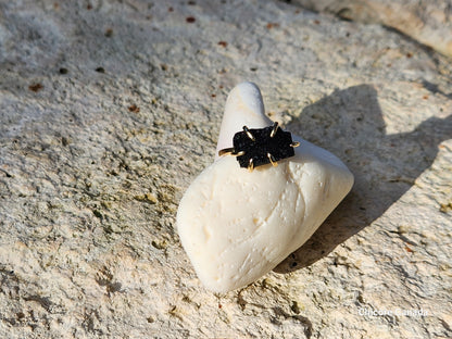 Bague ajustable artisanale avec tourmaline noire brute