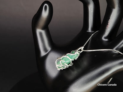 Pendentif en jade naturel fait main chic avec collier à longueur réglable