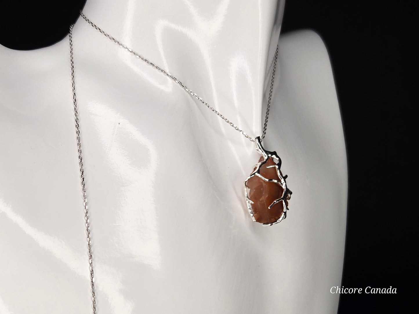 Carnelian Pendant – Symbol of Passion & Positivity