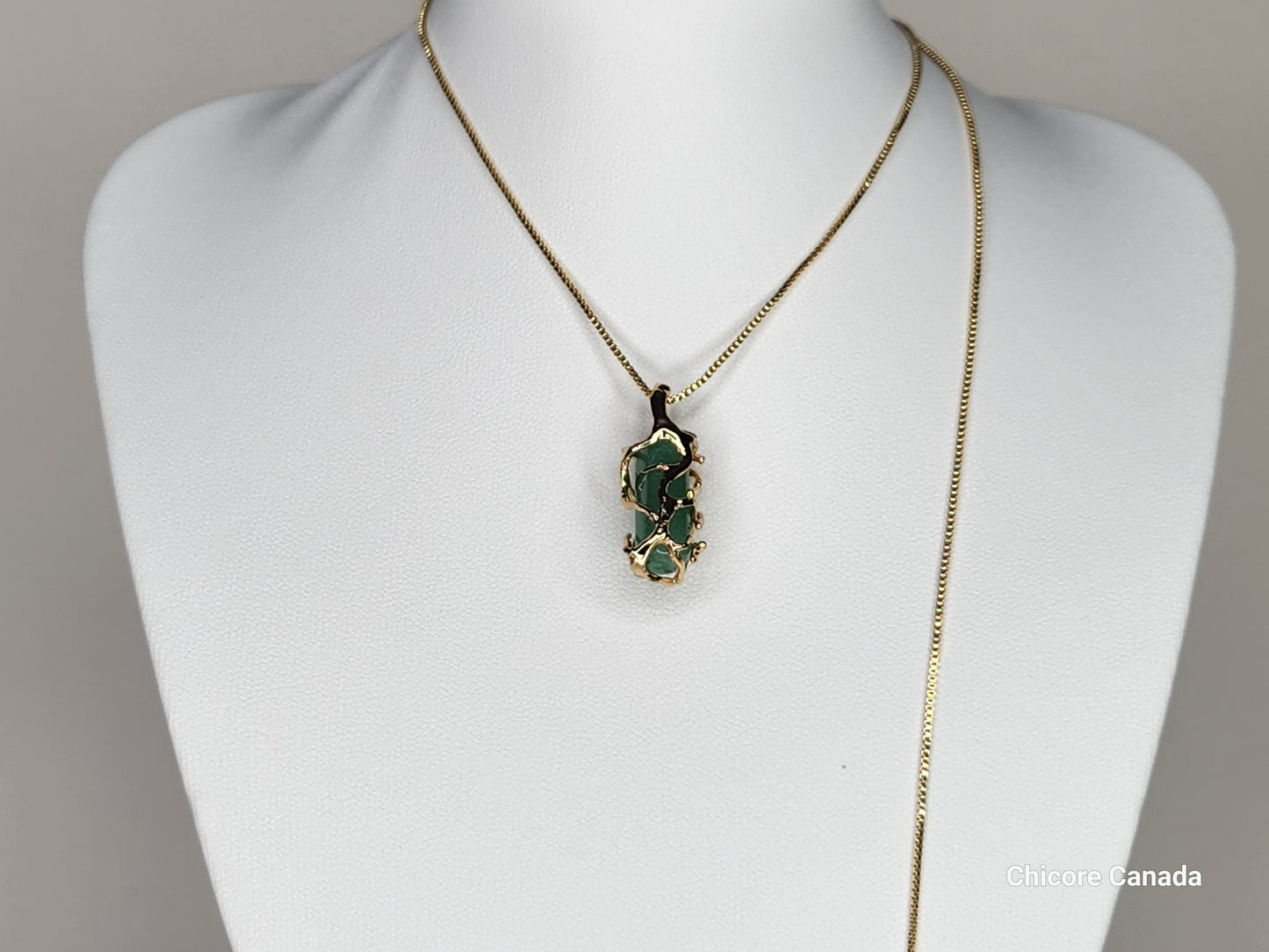Pendentif en jade naturel fait main élégant avec collier réglable – Sophistication intemporelle