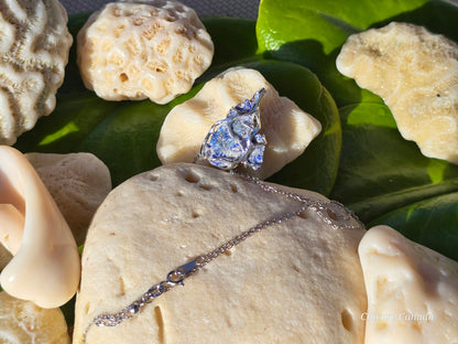 Magnifique collier avec pendentif en lapis-lazuli : un ajout unique à votre collection de bijoux