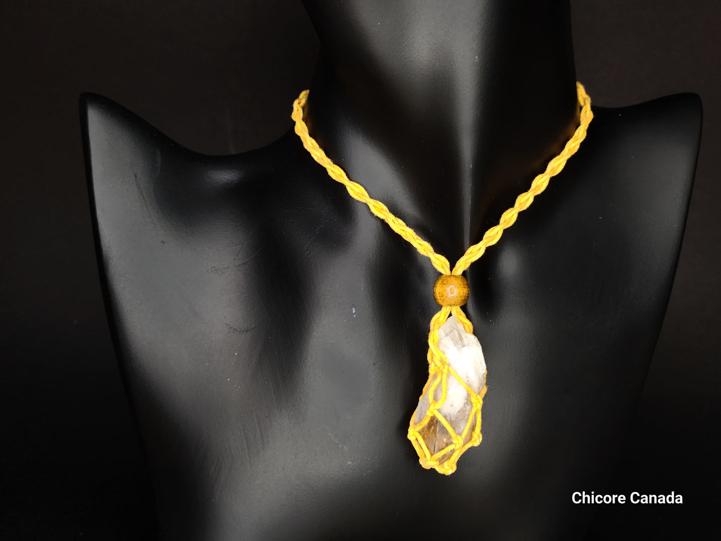 Pendentif unisexe en citrine brute brésilienne dans une cage en corde avec collier réglable