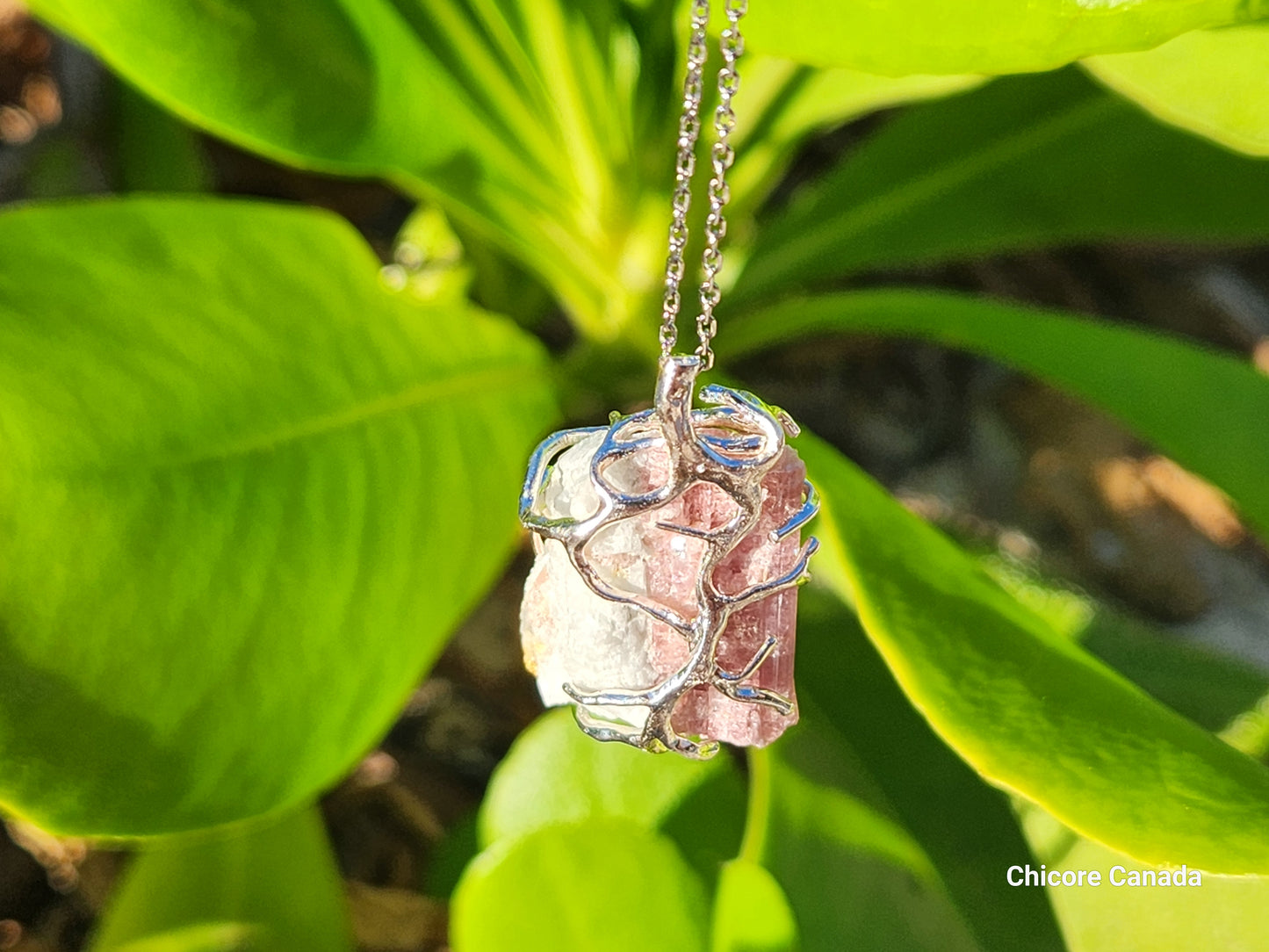 Collier avec pendentif en tourmaline rose