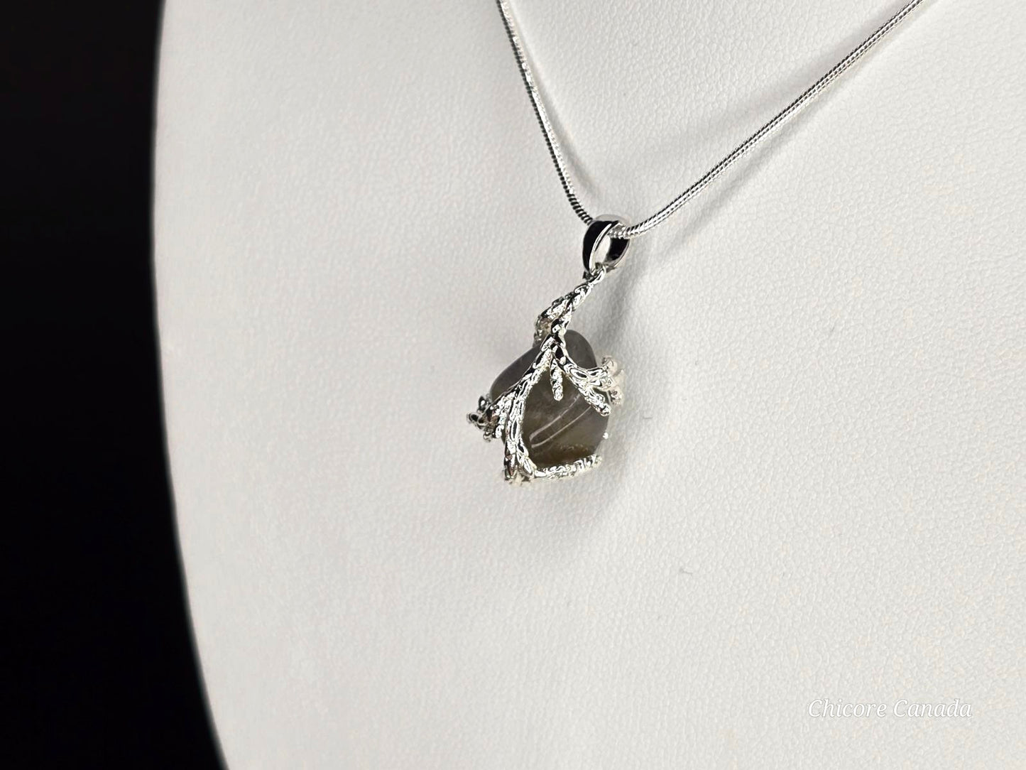 Collier pendentif en pierre de lune naturelle fait main exquis – une touche d’élégance intemporelle