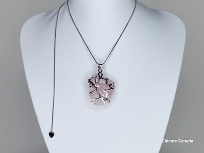 Collier pendentif en argent sterling 925 fait à la main mettant en vedette Cupidon sur une pierre d'améthyste brute avec collier réglable