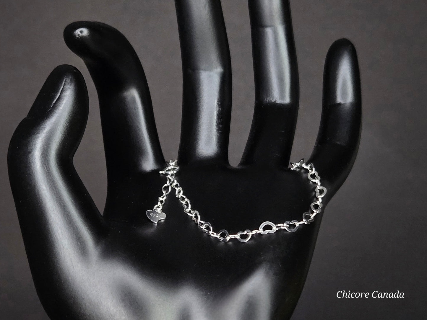 Elegant Heart Link Bracelet – A Timeless Symbol of Love