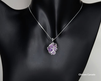 Pendentif exquis en améthyste brute naturelle fait à la main avec collier réglable