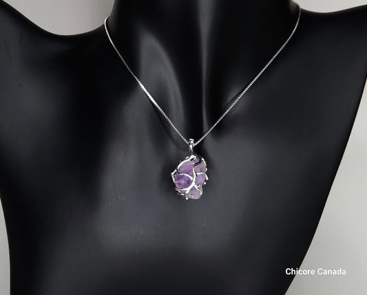 Pendentif exquis en améthyste brute naturelle fait à la main avec collier réglable