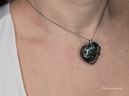 Elegant Heart-Shaped Labradorite Pendant in 925 Sterling Silver with Adjustable Necklace – Handcrafted and Naturally Radiant