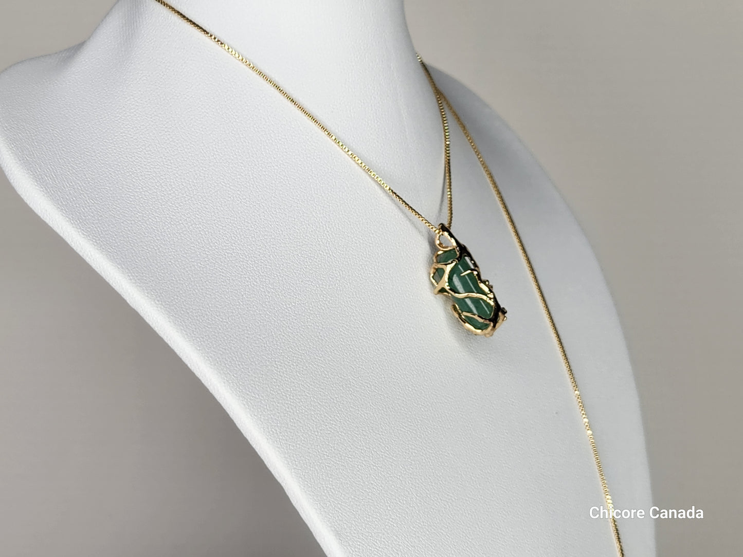 Pendentif en jade naturel fait main élégant avec collier réglable – Sophistication intemporelle