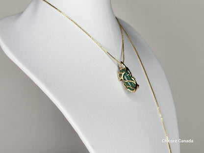 Pendentif en jade naturel fait main élégant avec collier réglable – Sophistication intemporelle
