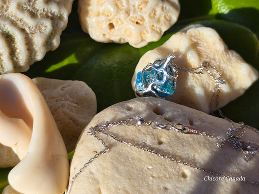 Pendentif en apatite bleue avec collier ajustable : croissance personnelle et expression de soi