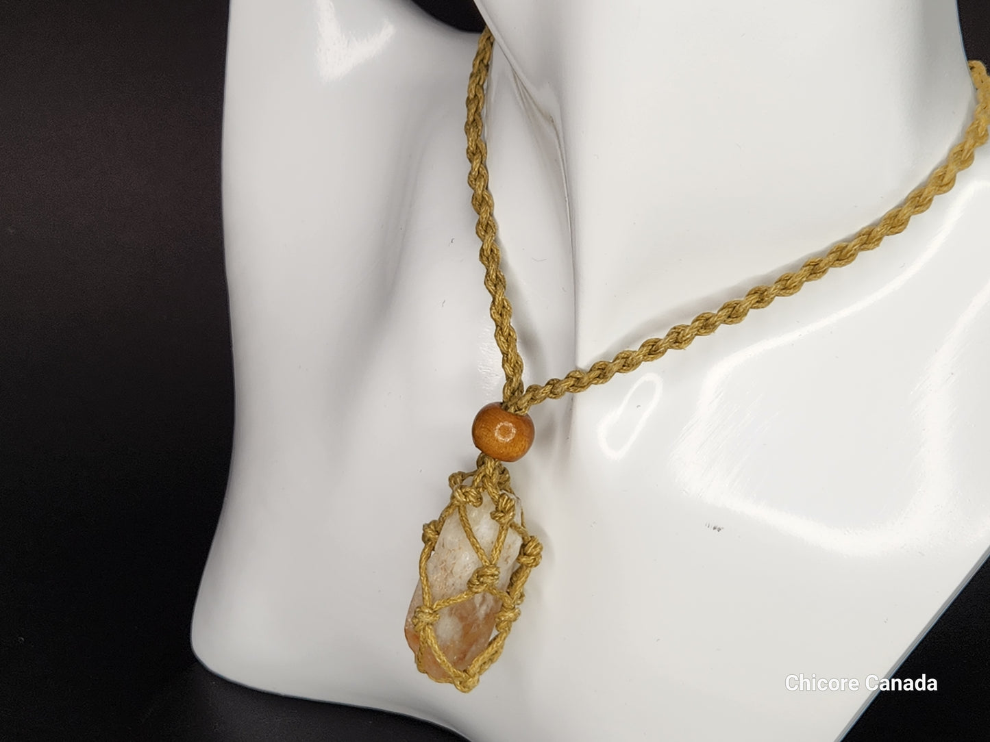 Collier Boho en citrine brésilienne brute fait main dans une élégante cage en corde à longueur réglable