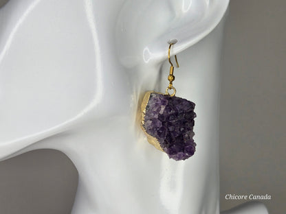 Boucles d'oreilles tendance en grappe d'améthyste d'Asimetrik - Un accessoire frappant et élégant