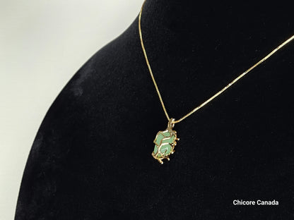 Pendentif en jade naturel fait main avec collier ajustable – Un charme de magie éternelle