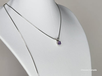 Collier luxueux avec pendentif en oxyde de zirconium violet et chaîne réglable