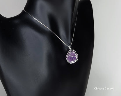 Pendentif exquis en améthyste brute naturelle fait à la main avec collier réglable
