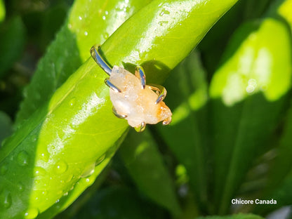 Bague ajustable élégante faite à la main avec une pierre de citrine brute