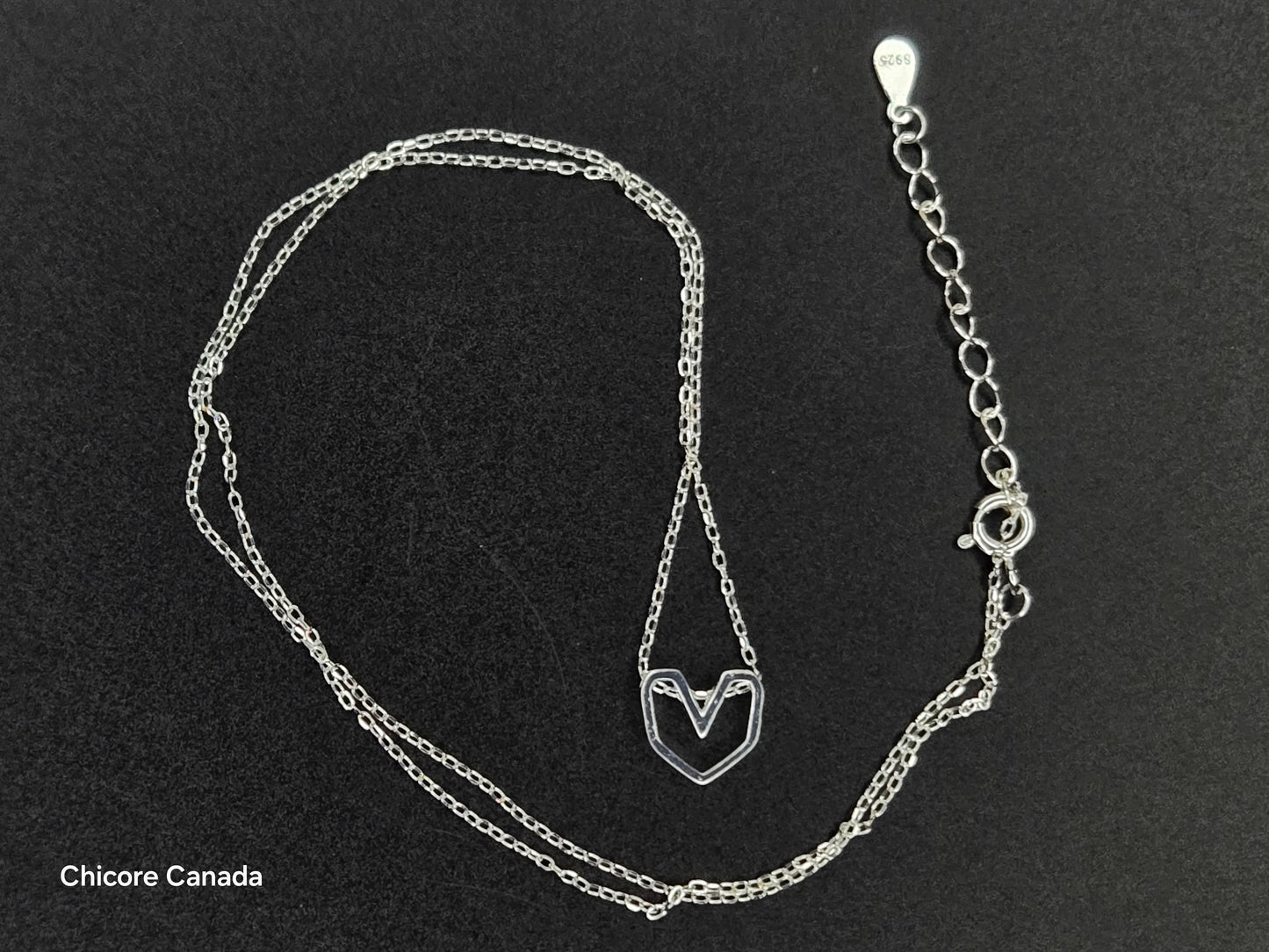 Pendentif exquis en forme de cœur en argent avec chaîne réglable – une touche délicate de sophistication